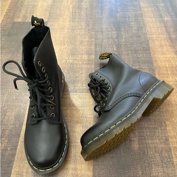 Dr. Martens 1460 Pascal Lace Up Boot Size 7 - Picture 2 of 6